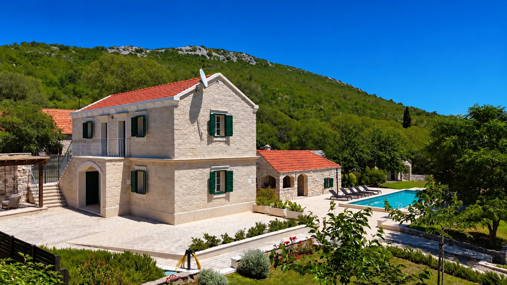 Villa Idol u Prapatnici: kamene kuće i privatni bazen